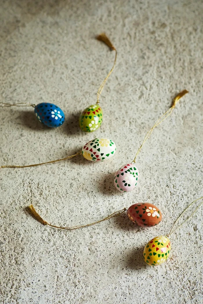 Коледна украса Madam Stoltz Handmadepapermacheeggs (6 броя)