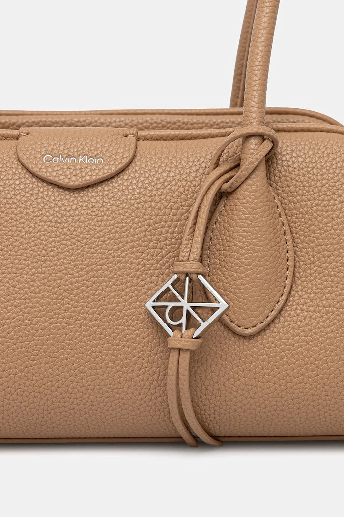 Calvin Klein kadın baguette çanta