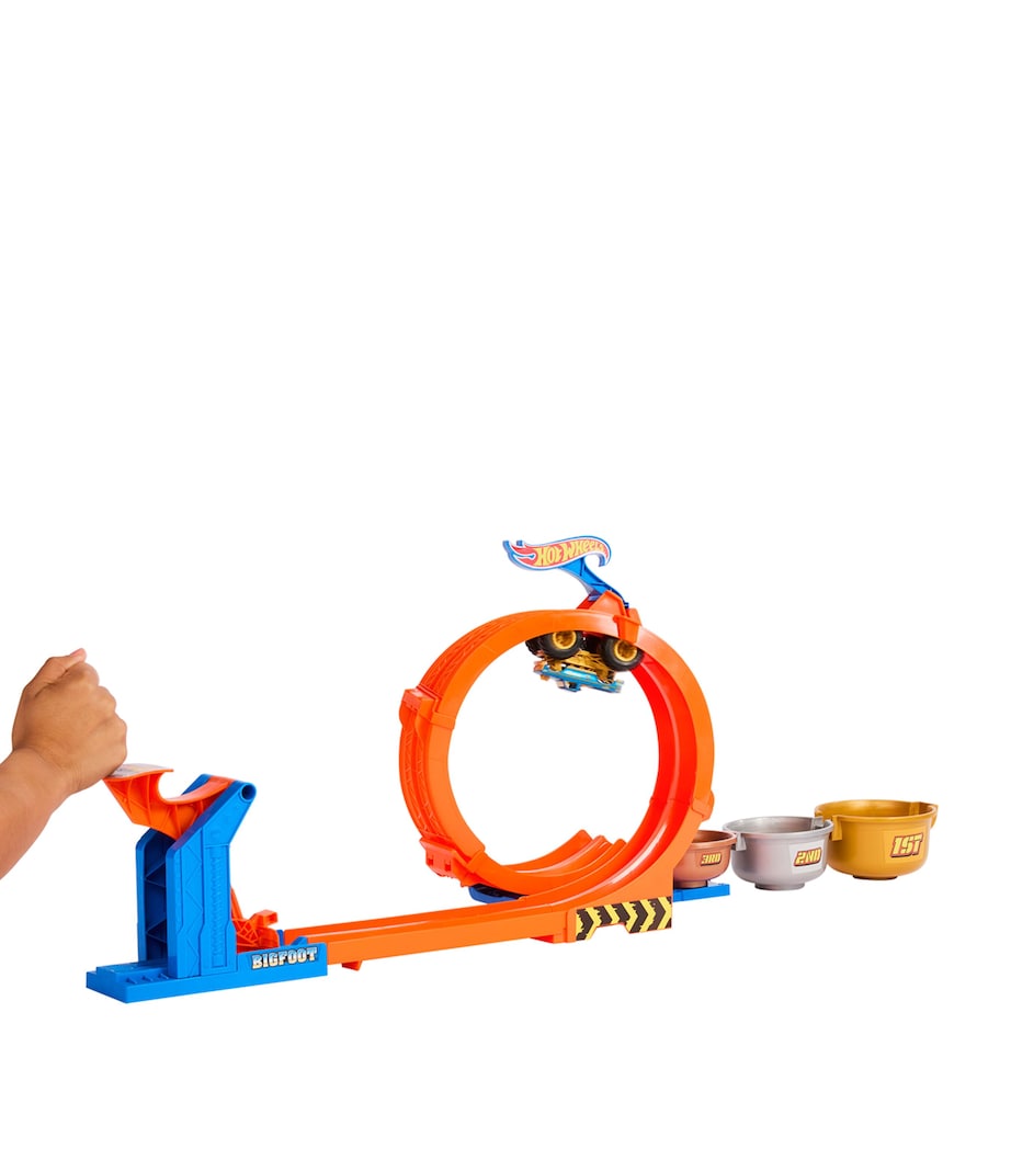 Hot Wheels Monster Trucks Loop-and-Flip Trophy Challenge Set