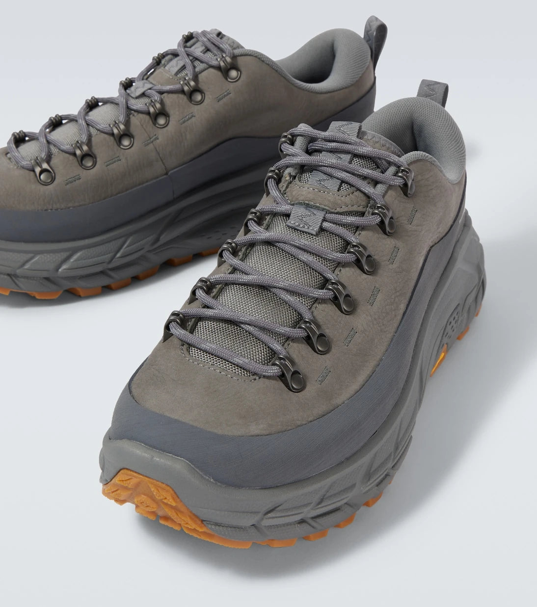 Hoka One One - حذاء رياضي Tor Summit بتفاصيل جلدية