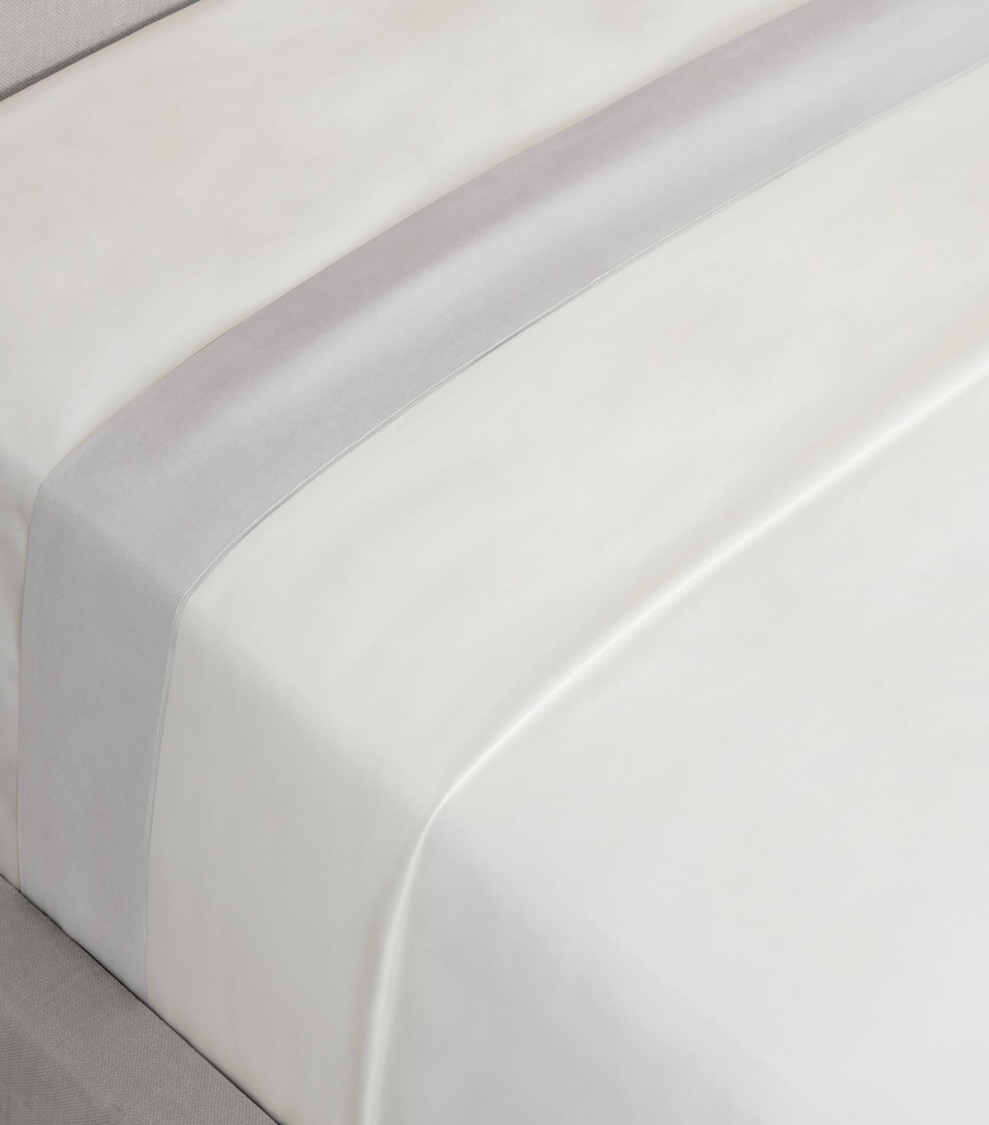 Bold Super King Duvet Cover Set (260cm x 220cm)