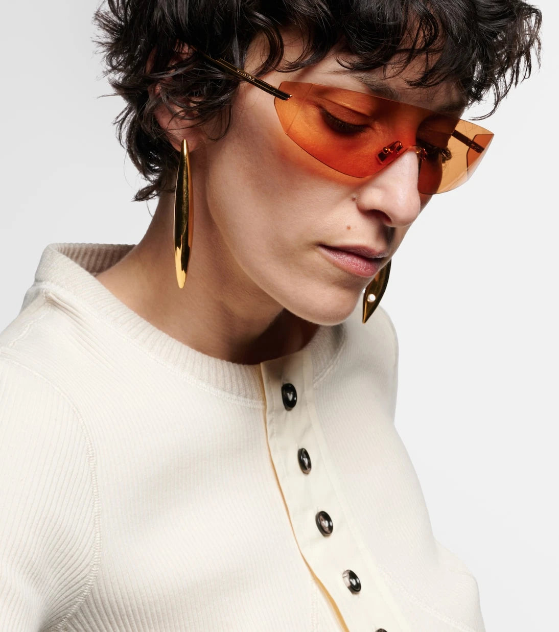 Bottega Veneta - نظارة شمسية واقية بتصميم مستقبلي