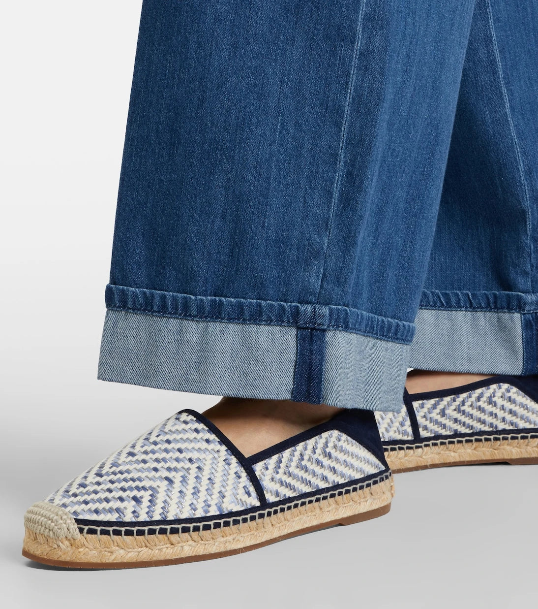 Manolo Blahnik - إسبادريل Espadra بتأثير الرافيا