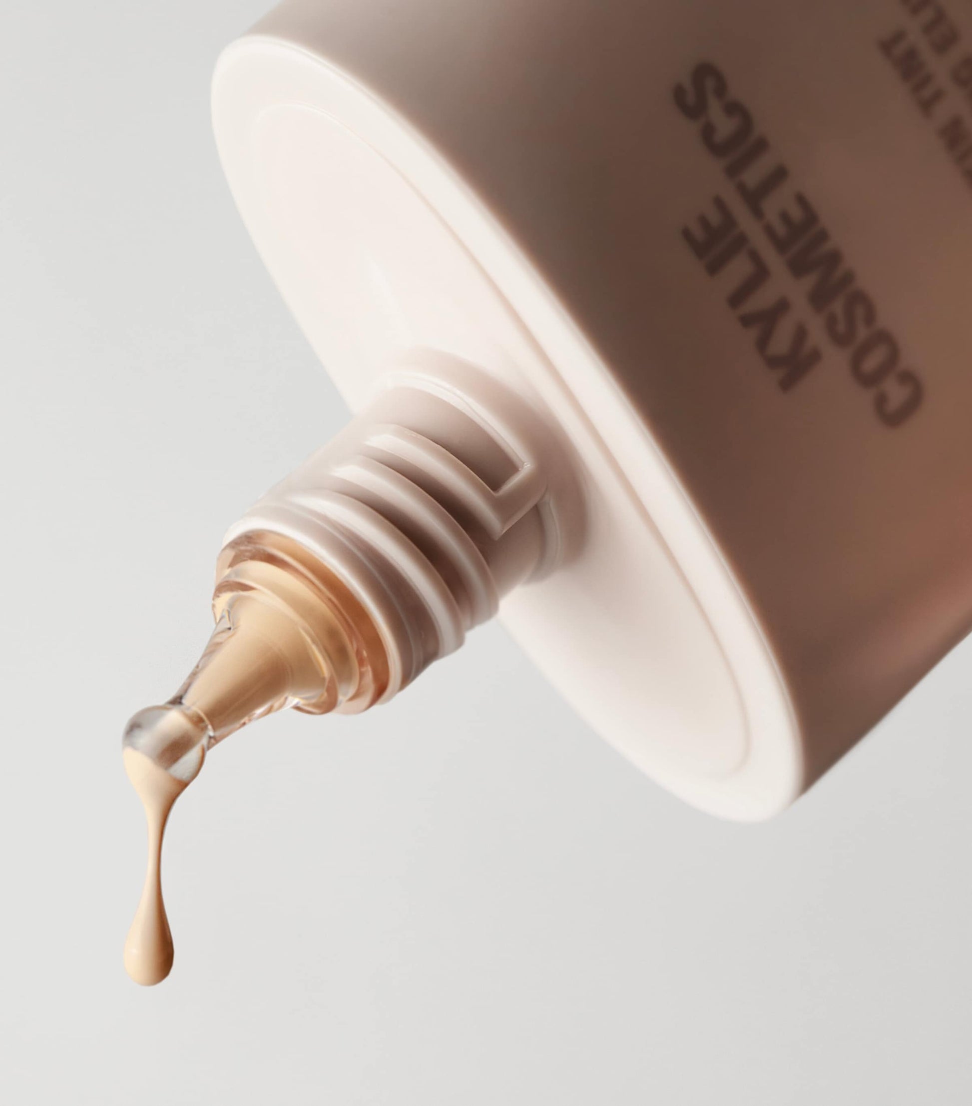 Kylie Cosmetics Skin Tint Blurring Elixir Foundation