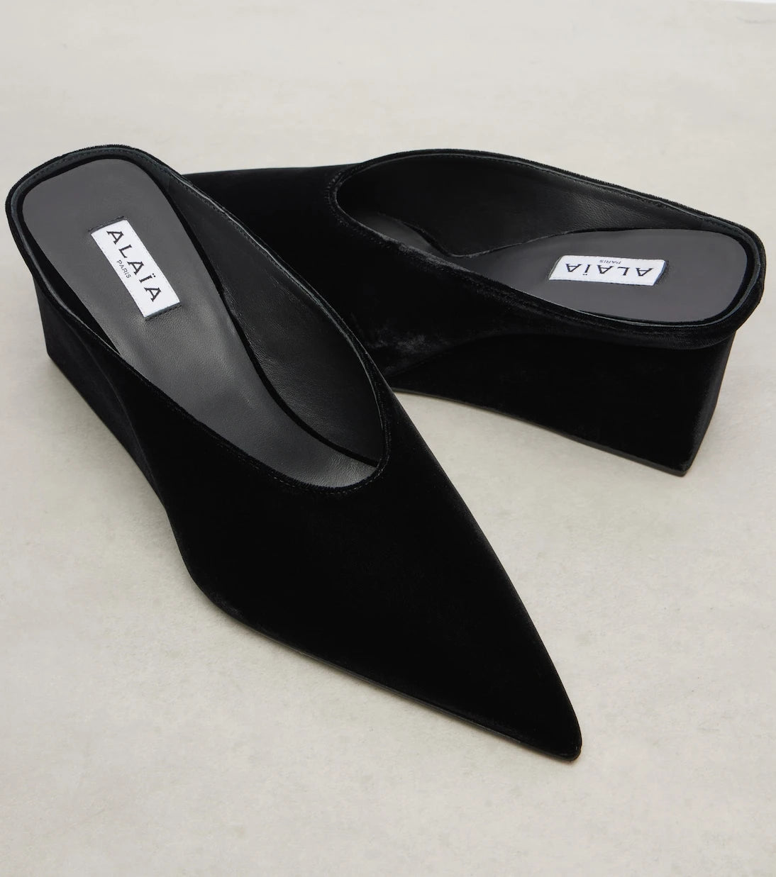 Alaïa - Cube 75 velvet wedge mules