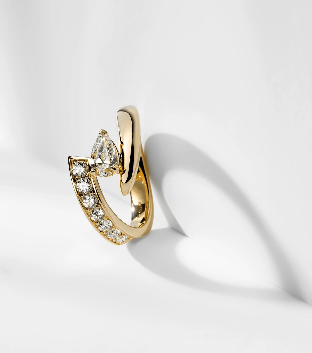 Bucherer Fine Jewellery - Inner Fire 18kt gold ring with diamonds