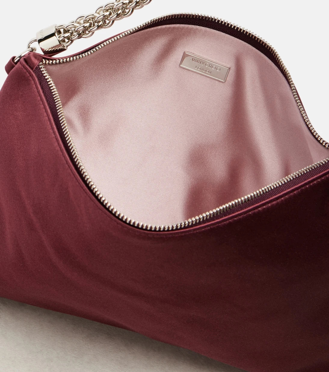 Jimmy Choo - حقيبة كلاتش كالي الصغيرة من الساتان