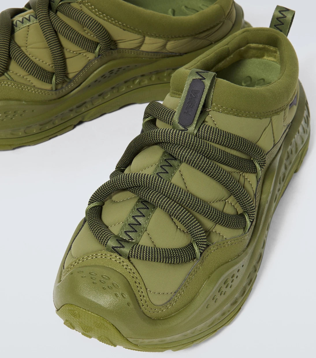 Hoka One One - أحذية أورا بريمو الرياضية