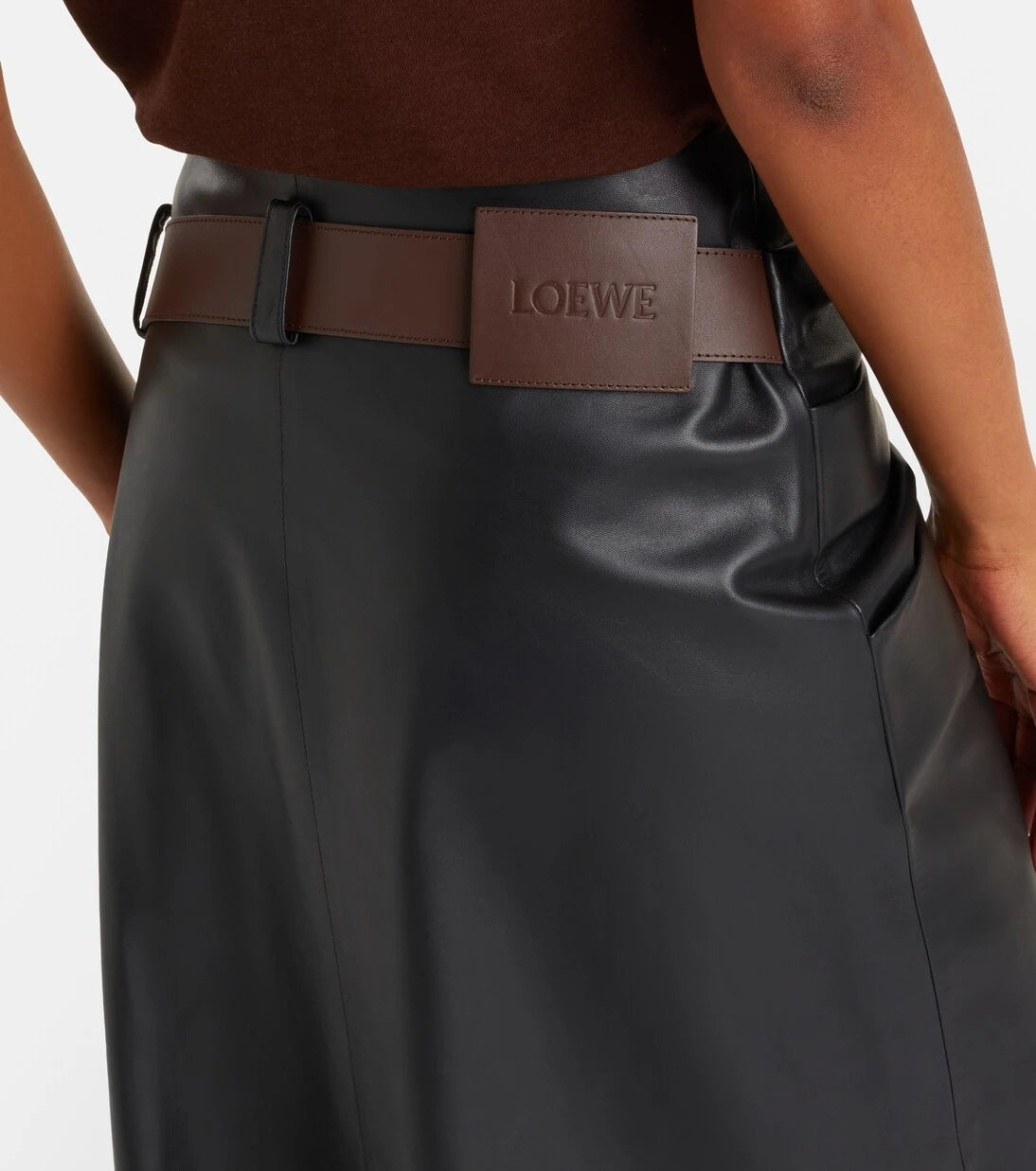 Loewe - تنورة ميدي جلدية غير متماثلة بكسرات