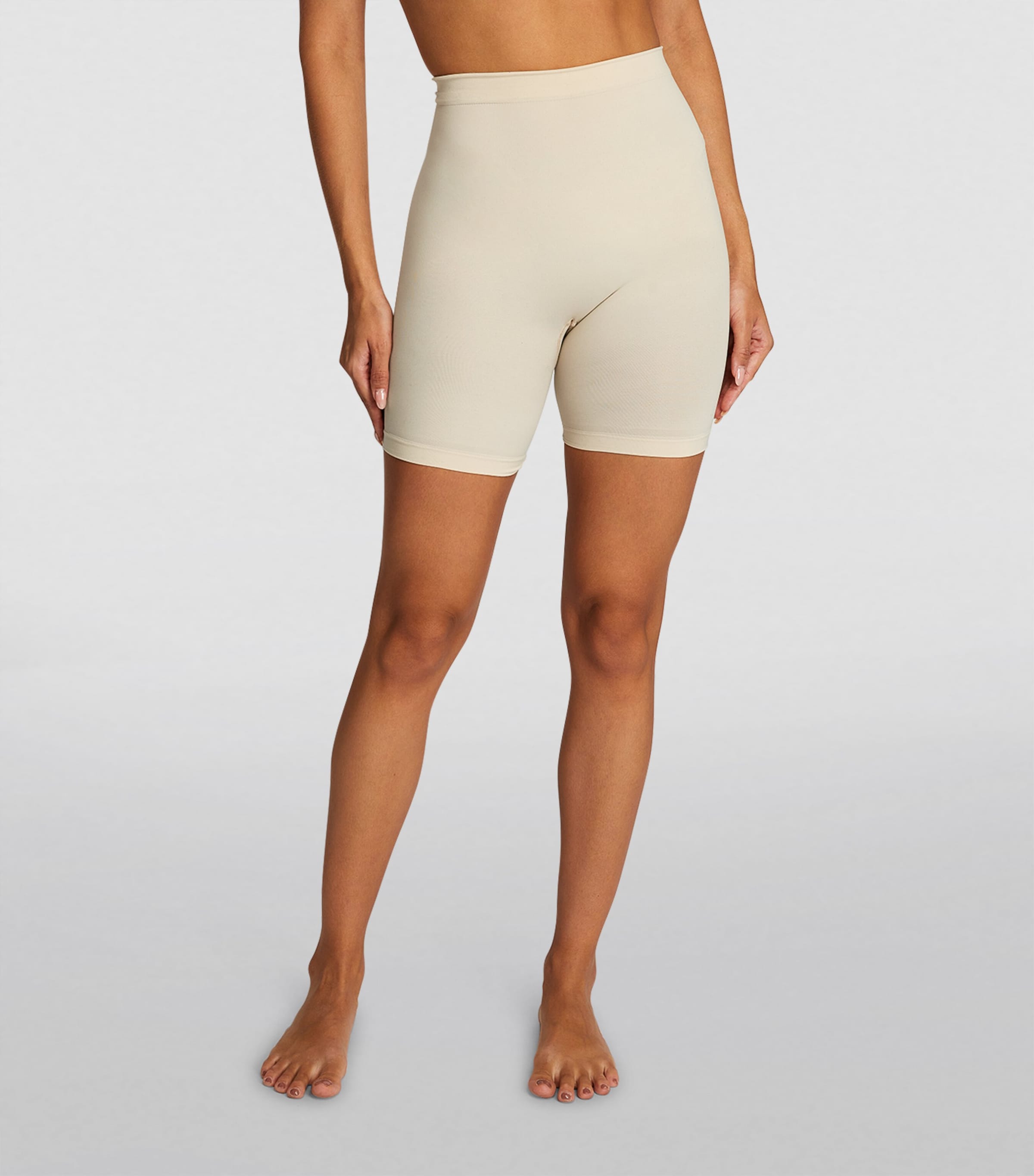 Skims Nude Seamless Sculpt Mid-Thigh Shorts