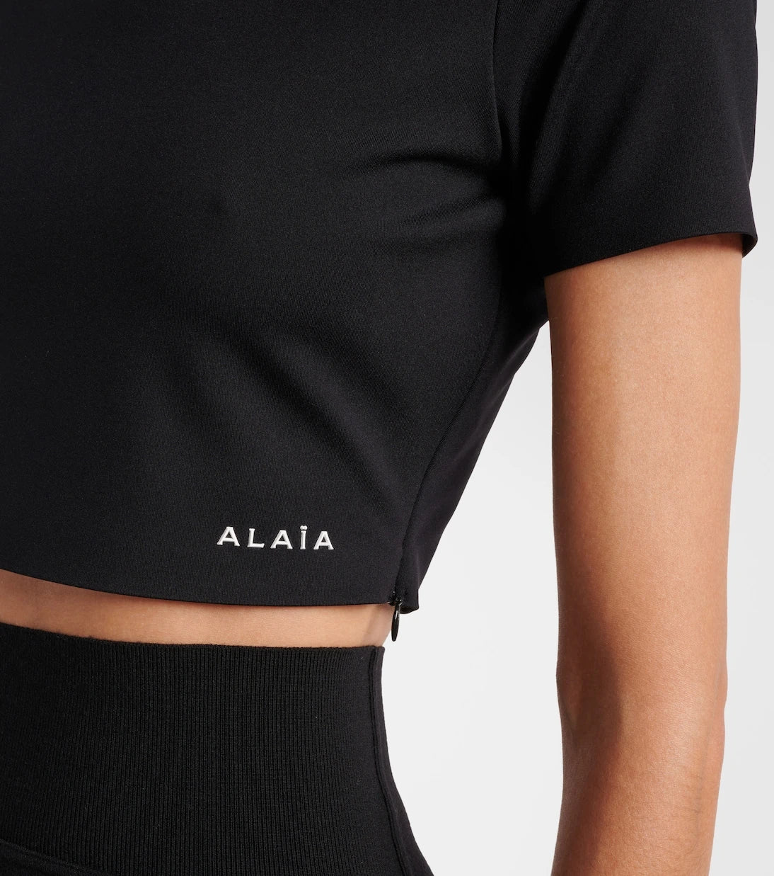 Alaïa - توب قصير بشعار العلامة