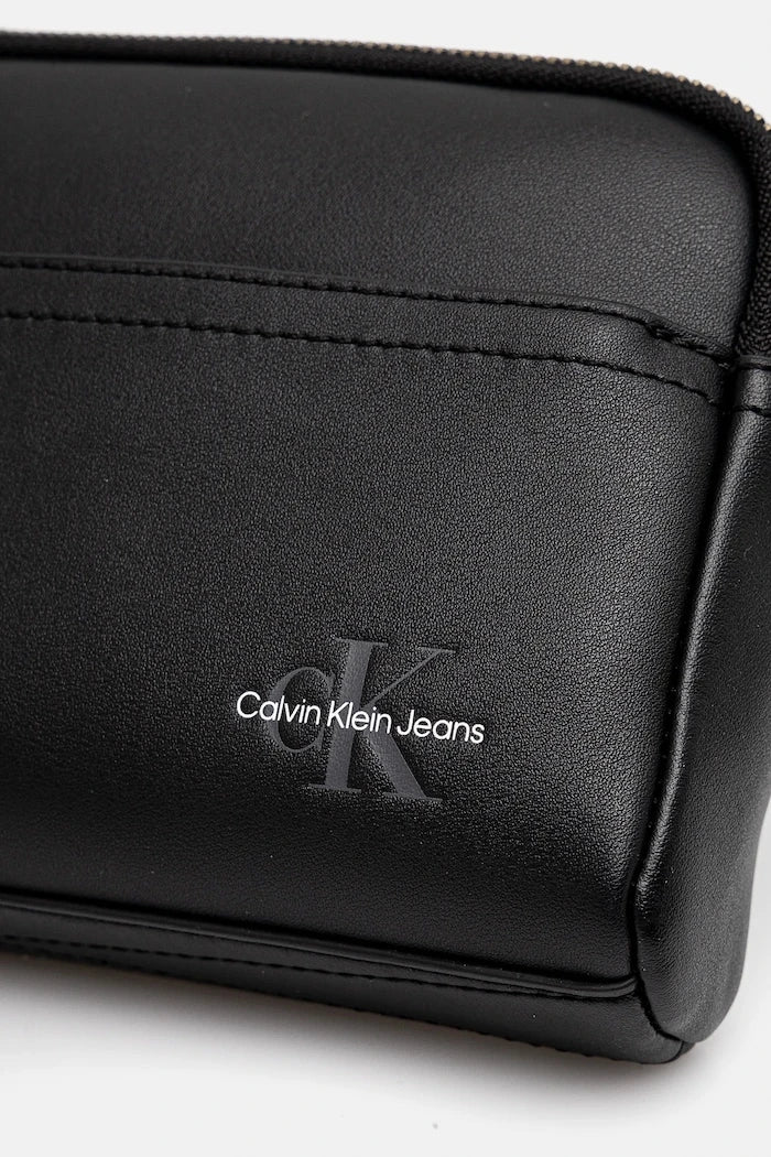 Calvin Klein Jeans Omuz Çantası