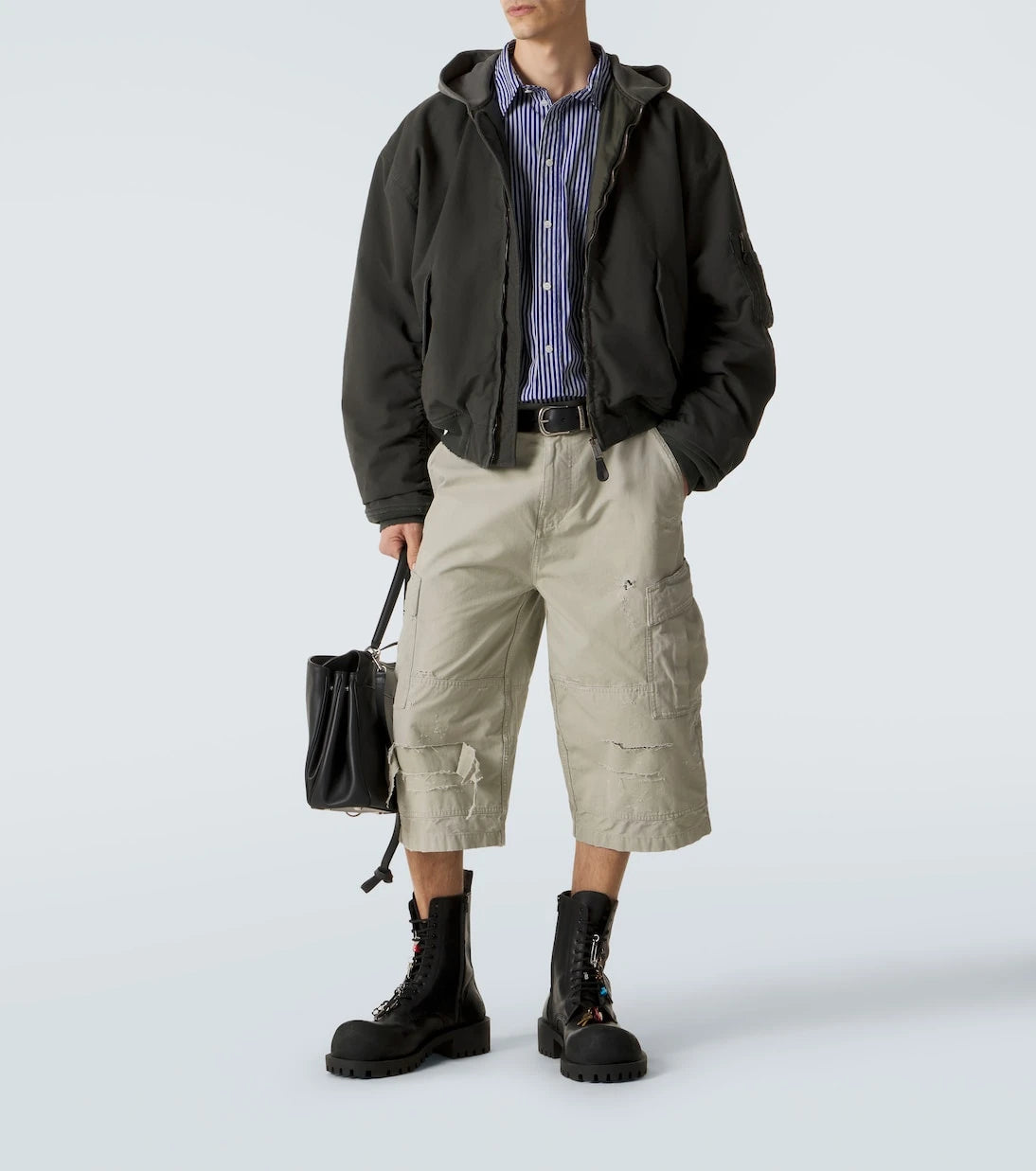 Balenciaga - بنطال كارجو قصير من القطن