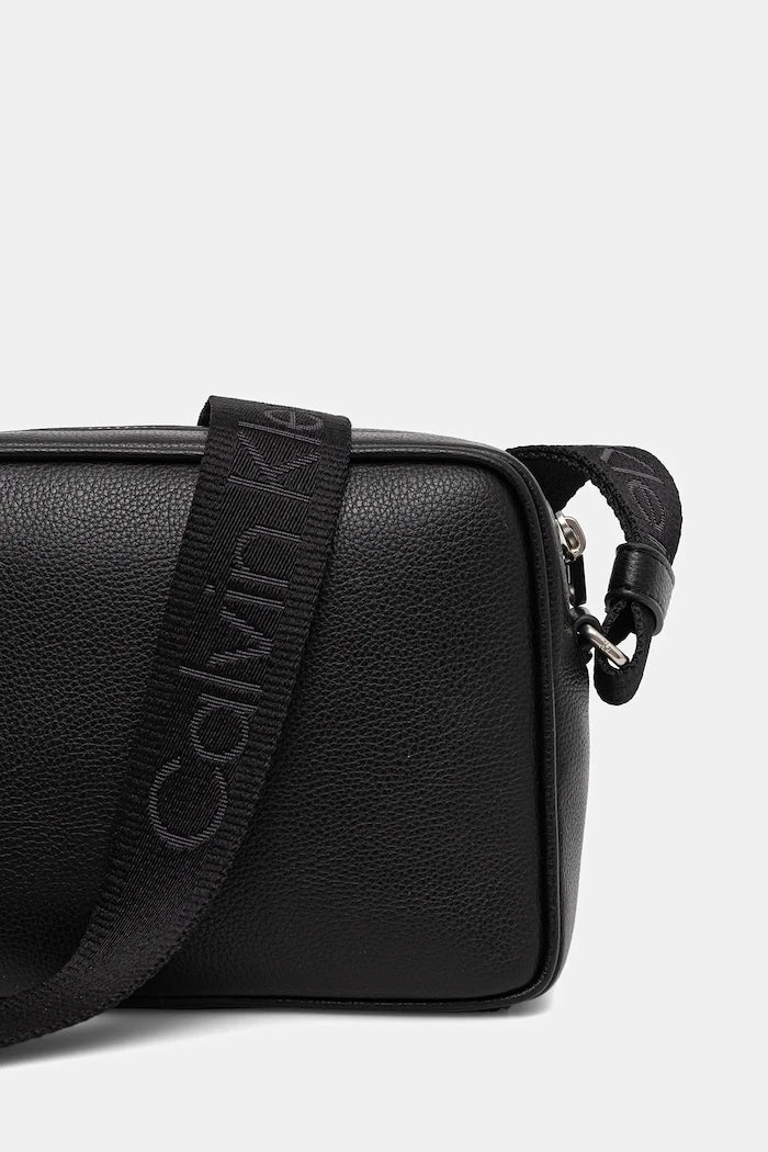 Calvin Klein erkek suni deri omuz çantası