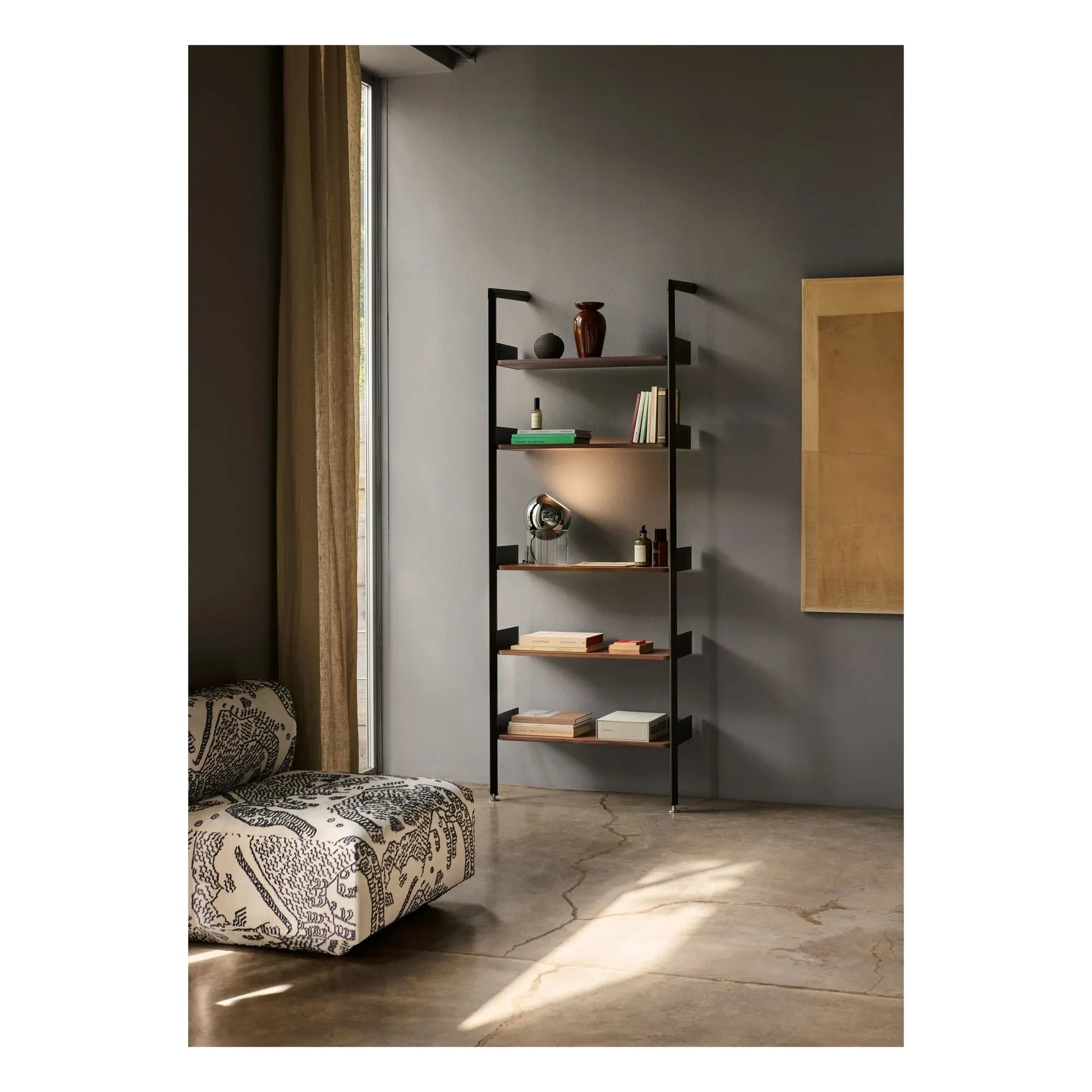 & Tradition - Rombe IF1 walnut shelf | Anthracite