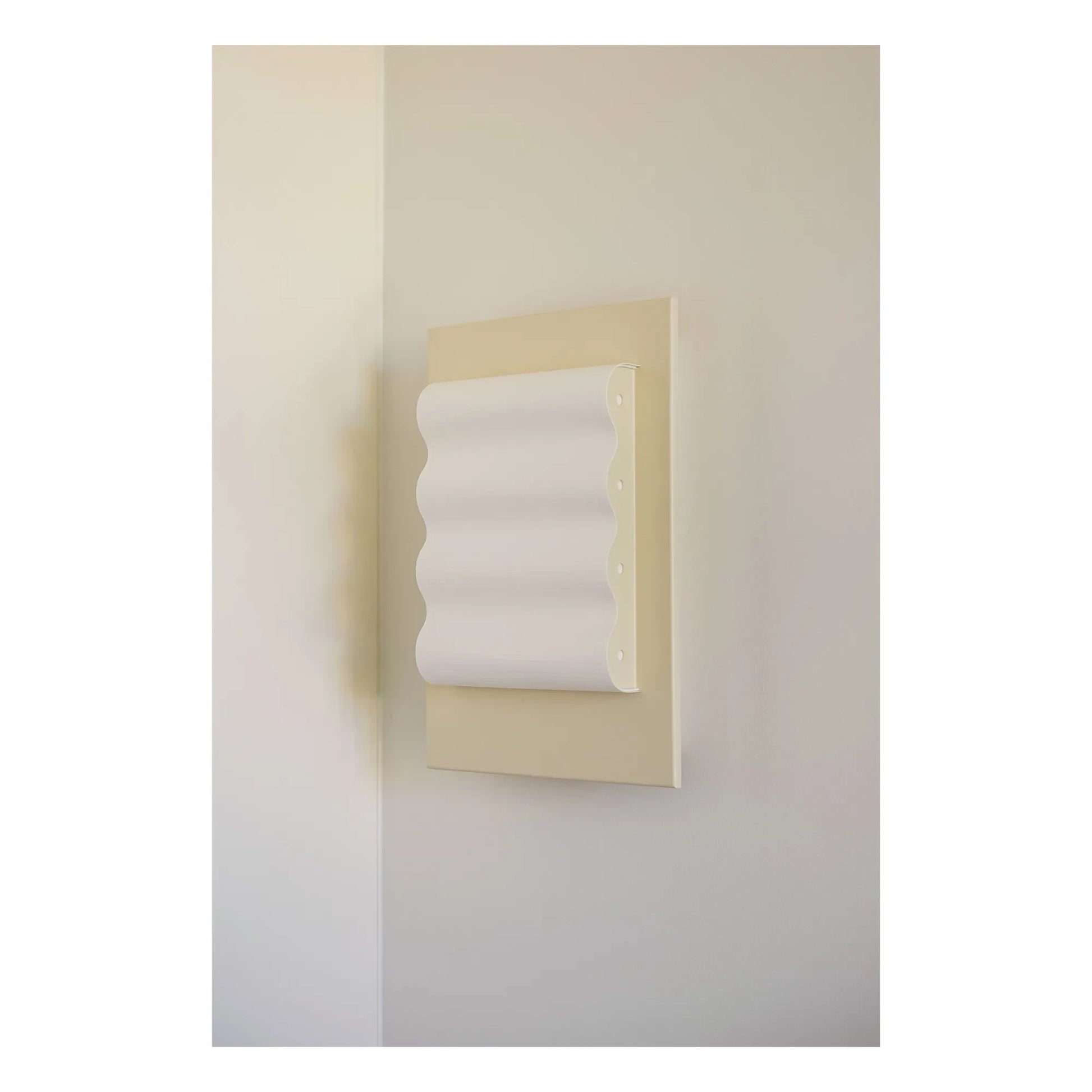 Violaine d'Harcourt - Frame wave wall lamp | Off-White