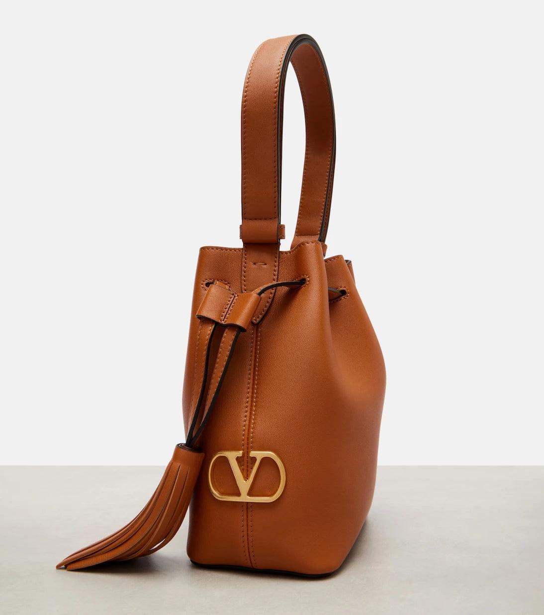 Valentino Garavani - So Seau Small leather bucket bag