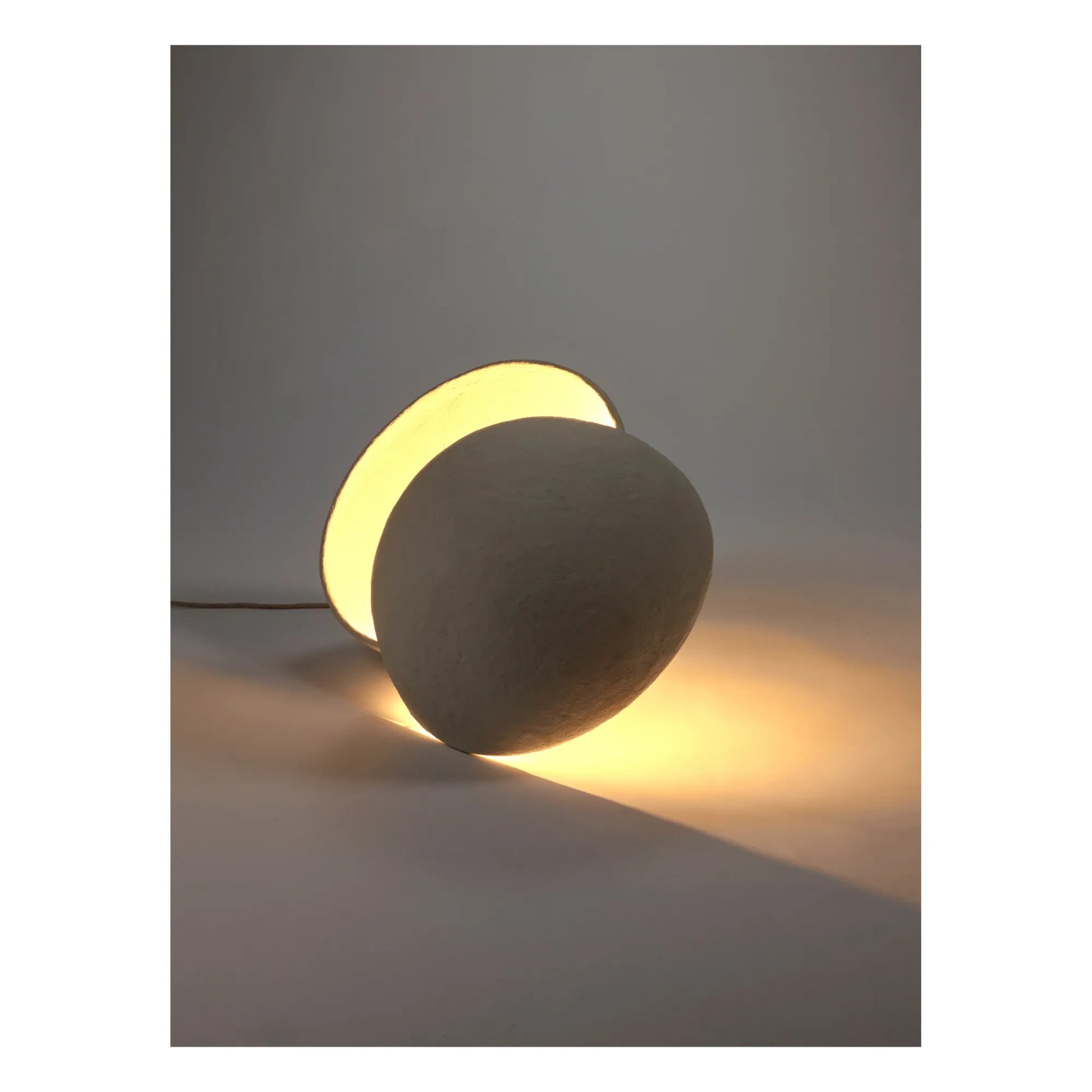 Serax - Earth Round Papier Mâché Lamp | White