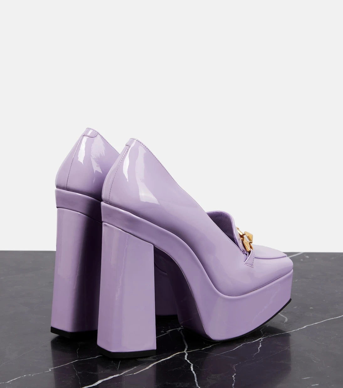 Jimmy Choo - حذاء بكعب عالٍ من جلد لامع ومزين بالكريستال طراز Diamond Tilda