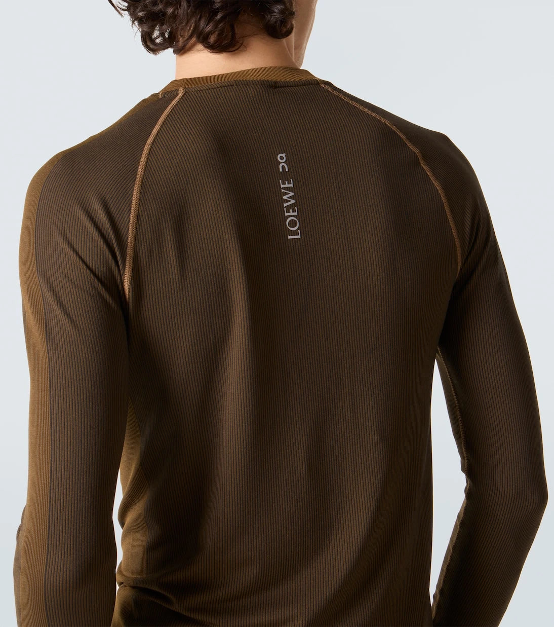 Loewe - توب تقني بشعار x On