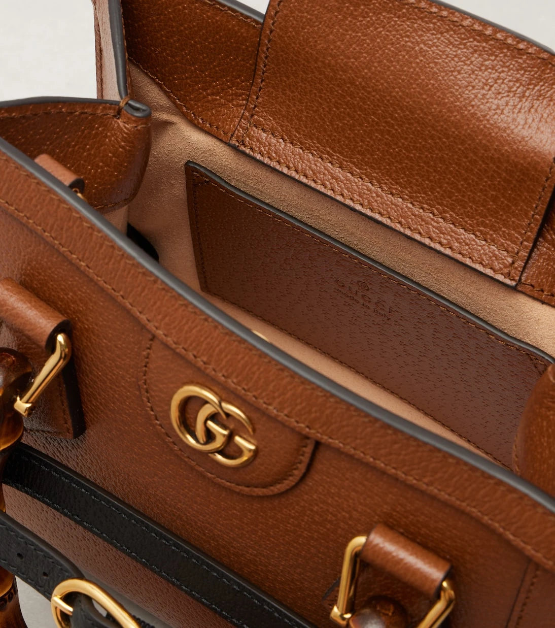 Gucci - حقيبة غوتشي ديانا الصغيرة بمقبض علوي من الجلد