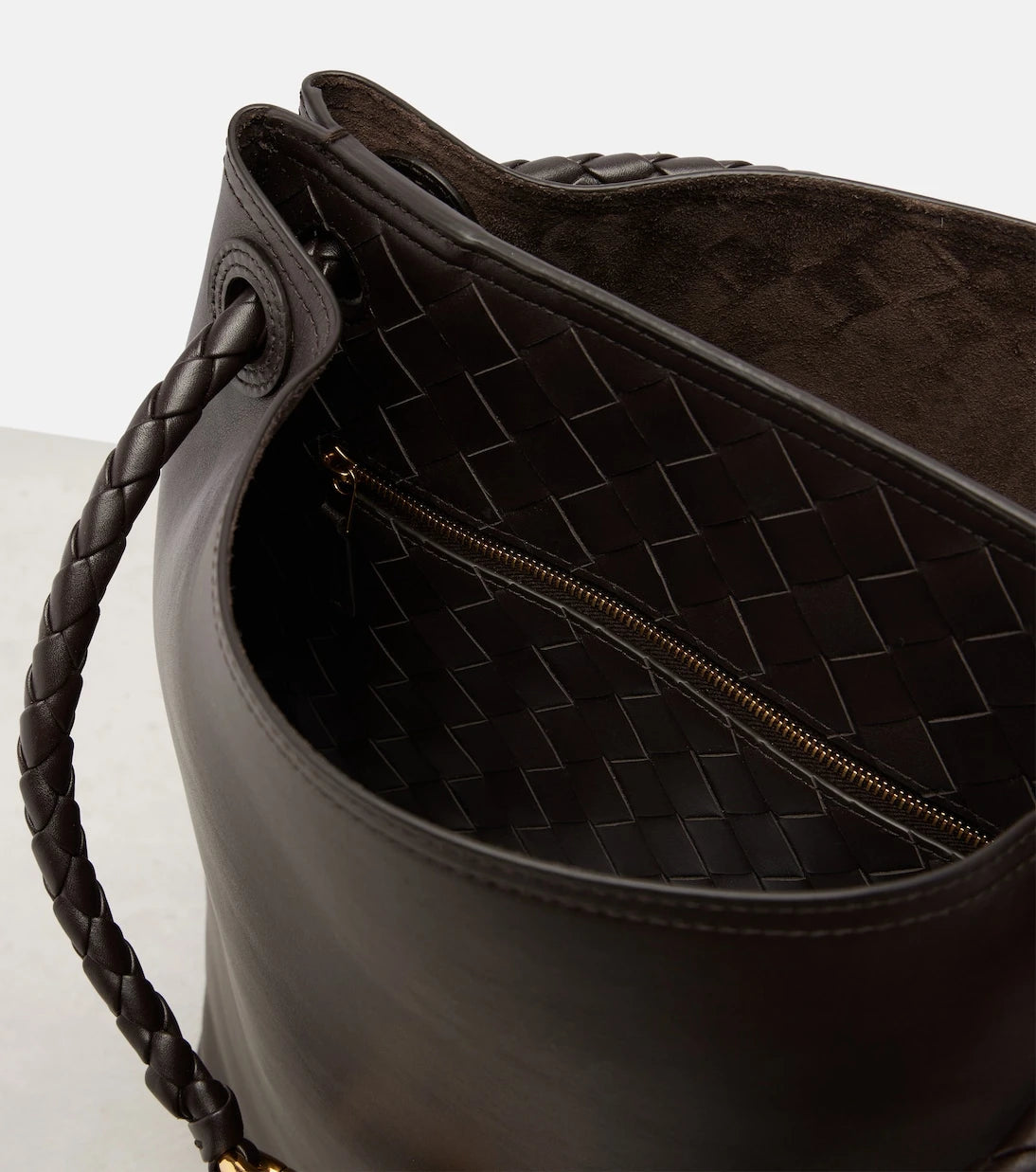 Bottega Veneta - حقيبة أنديامو دلو صغيرة من الجلد