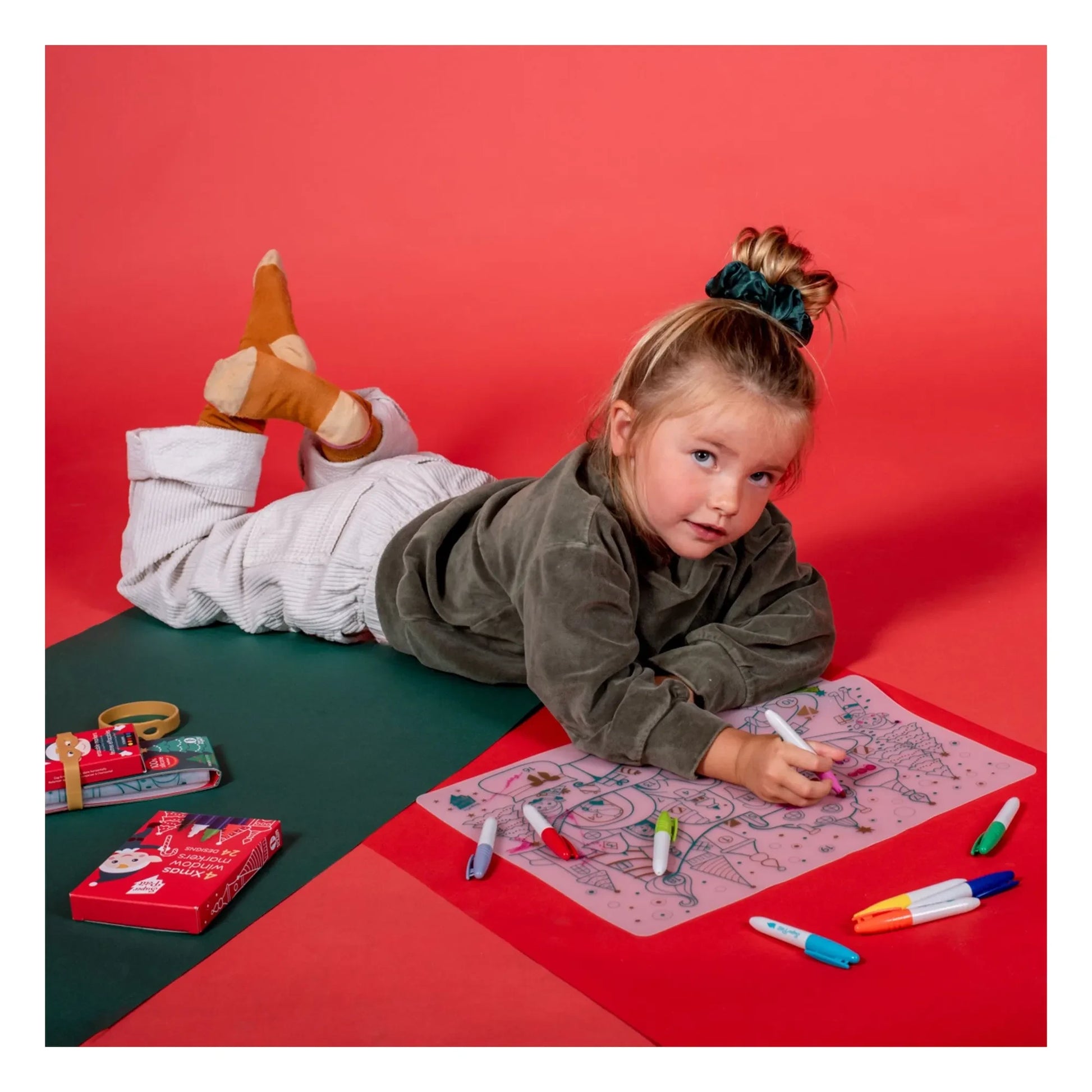 Superpetit - Christmas Village coloring set with 5 markers