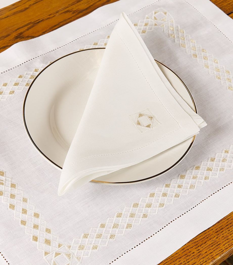 Linen Embroidered Liri Napkin (45cm x 45cm)