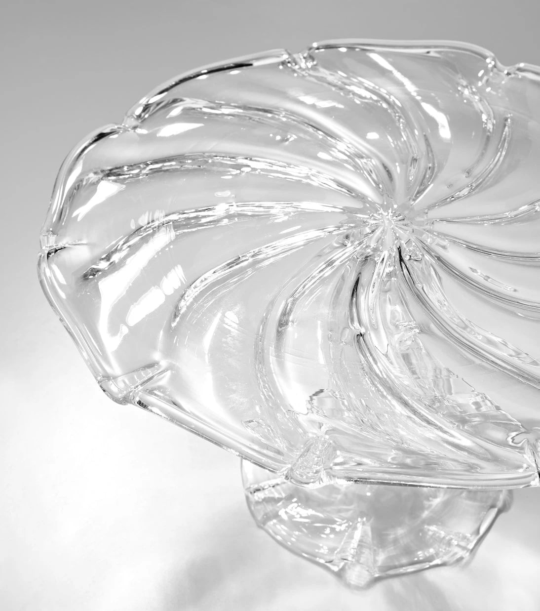 Alexander Kirkeby - Crystal cake stand