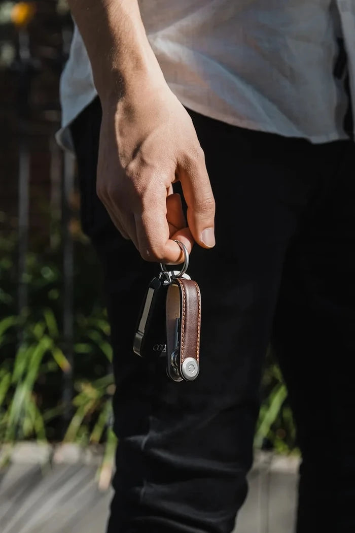 Ключодържател Orbitkey Leather Espresso 8,5 cm