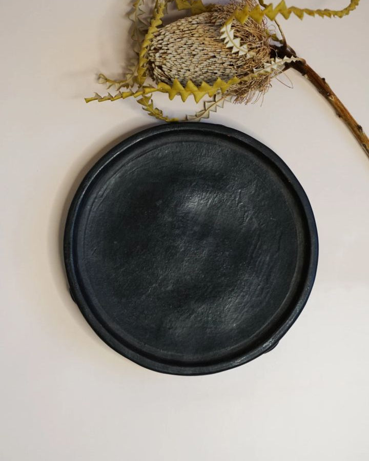 Woodmata - Plate with terracotta base | Black