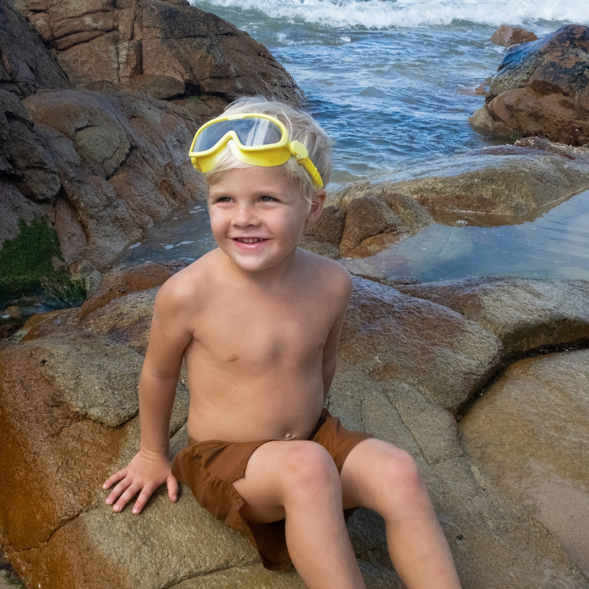 Sunnylife - Salty the Shark Children's Swimming Goggles