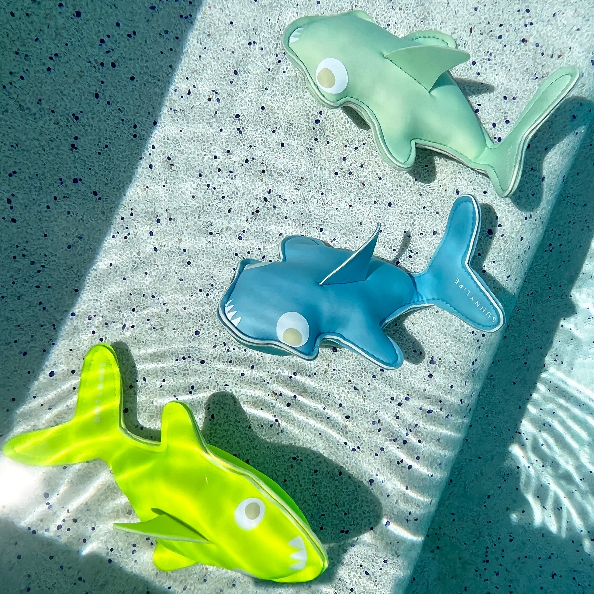 Sunnylife - Salty the Shark Sea and Pool Diving Toys
