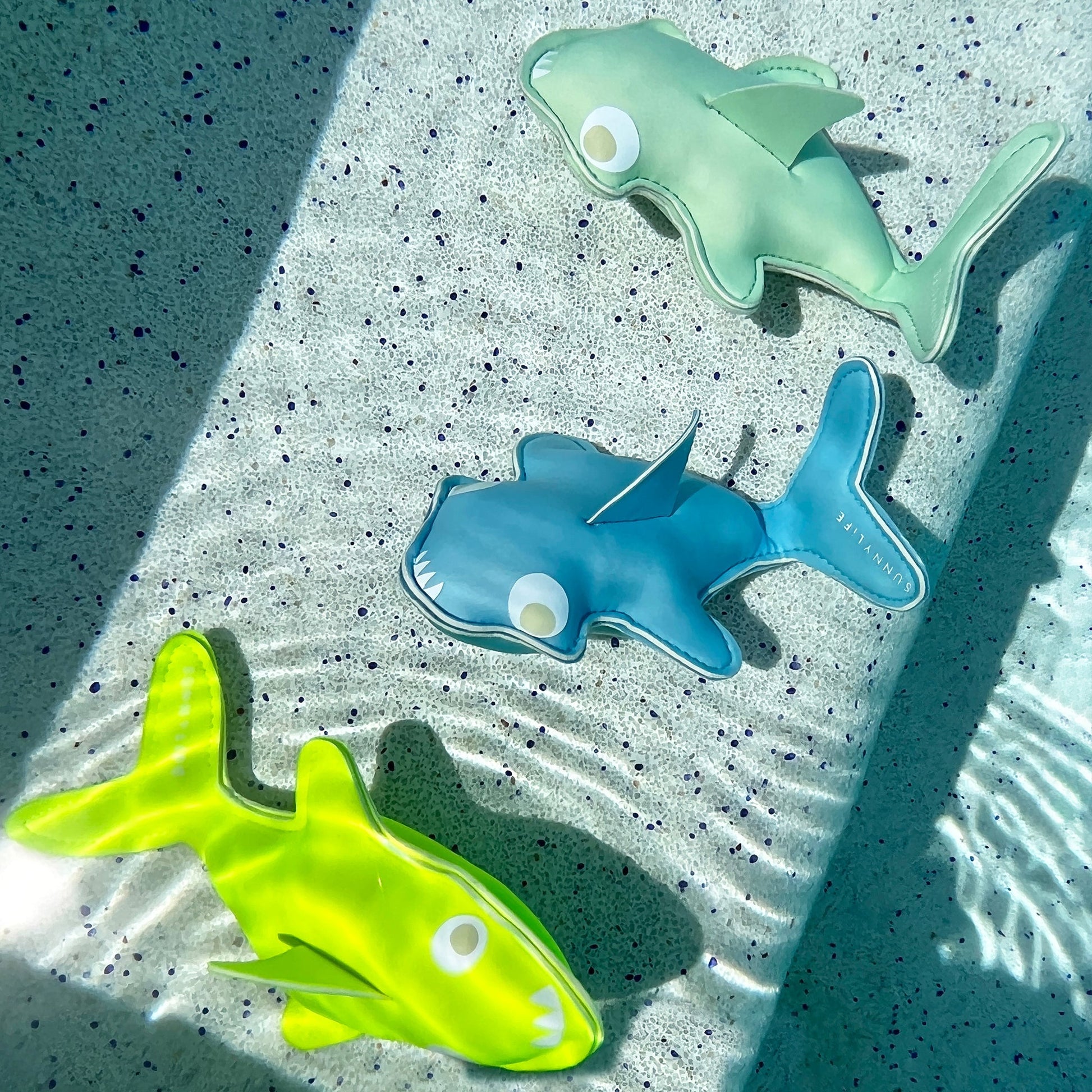 Sunnylife - Salty the Shark Sea and Pool Diving Toys